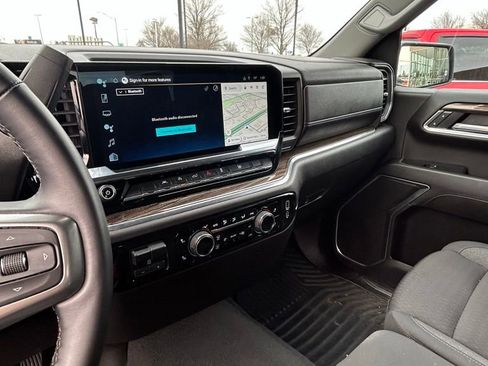 Used 2025 Chevrolet Silverado 1500 LT image 12