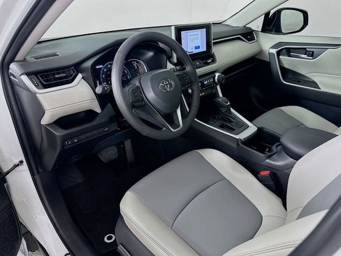Certified 2025 Toyota RAV4 XLE Premium image 9