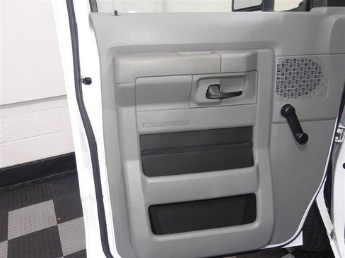 Used 2018 Ford E-350 and Econoline 350 Super Duty image 14