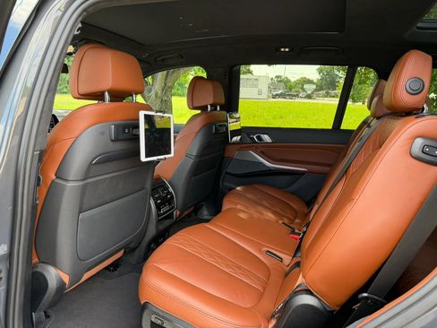 Used 2022 BMW X7 xDrive40i w/ M Sport Package AWD/4WD image 21
