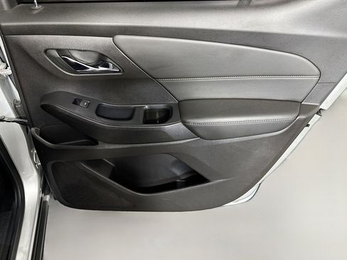 Used 2021 Chevrolet Traverse LT w/ LT Premium Package image 28