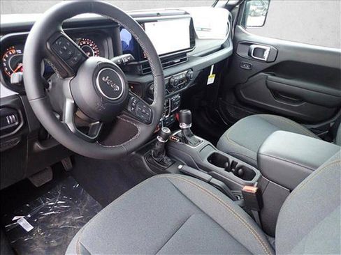 New 2025 Jeep Gladiator Sport AWD/4WD image 9