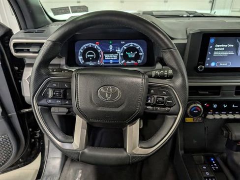 Used 2025 Toyota 4Runner TRD Sport AWD/4WD image 16