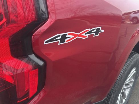 Used 2023 Chevrolet Colorado LT w/ LT Convenience Package II image 6