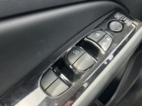 Used 2025 Nissan Altima 2.5 SR w/ SR Premium Package FWD image 10
