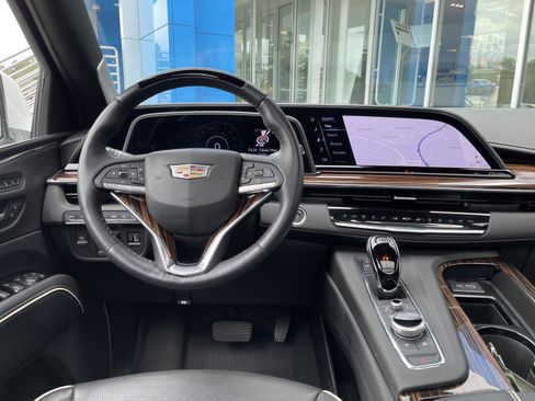 Certified 2024 Cadillac Escalade Premium Luxury w/ Performance Package AWD/4WD image 19