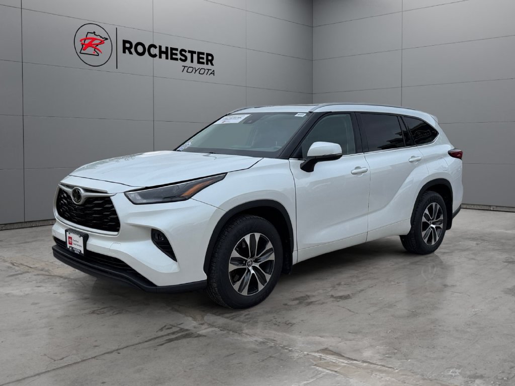 Certified 2022 Toyota Highlander XLE AWD/4WD image 7