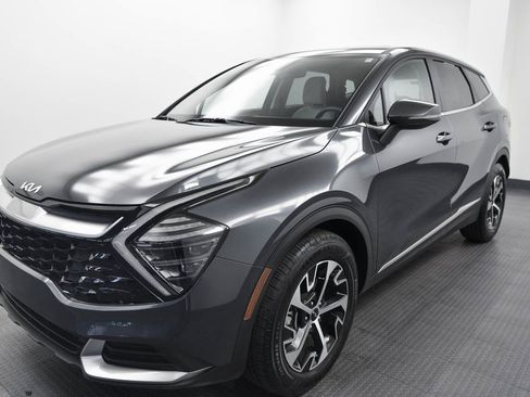 Used 2025 Kia Sportage EX image 3