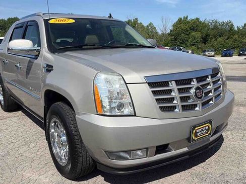 Used 2007 Cadillac Escalade EXT w/ Information Package AWD/4WD image 2