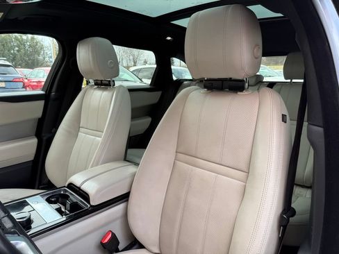 Used 2019 Land Rover Range Rover Velar R-Dynamic SE AWD/4WD image 12