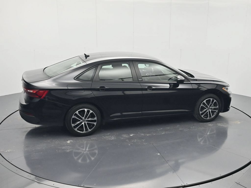 Used 2025 Volkswagen Jetta Sport FWD image 31