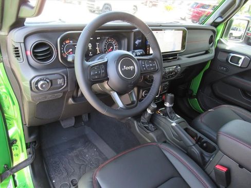 New 2025 Jeep Wrangler Unlimited Rubicon w/ Technology Group image 15