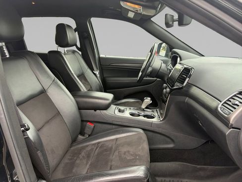 Used 2020 Jeep Grand Cherokee Laredo w/ Quick Order Package 2BN North AWD/4WD image 17
