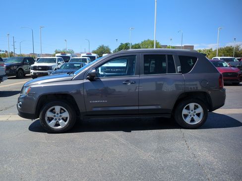 Used 2017 Jeep Compass Latitude FWD image 7