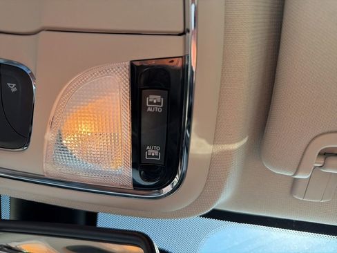 Used 2018 Jeep Cherokee Overland w/ Technology Group AWD/4WD image 53