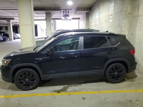 Used 2023 Volkswagen Taos SE w/ Panoramic Sunroof Package AWD/4WD image 2
