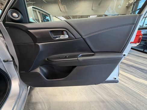 Used 2015 Honda Accord EX-L image 42