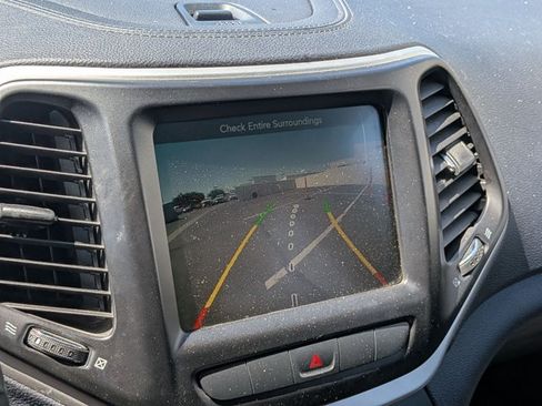 Used 2015 Jeep Cherokee Limited w/ Trailer Tow Group FWD image 11