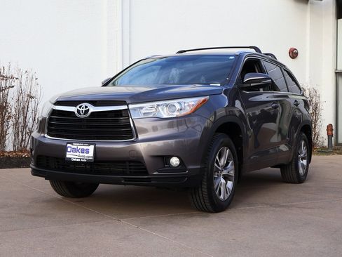 Used 2015 Toyota Highlander XLE image 4