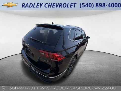 Used 2024 Volkswagen Tiguan SE w/ Panoramic Sunroof Package AWD/4WD image 14
