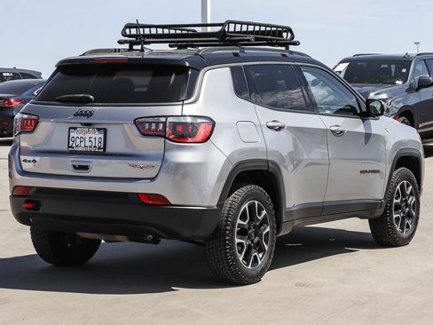 Used 2019 Jeep Compass Trailhawk AWD/4WD image 2