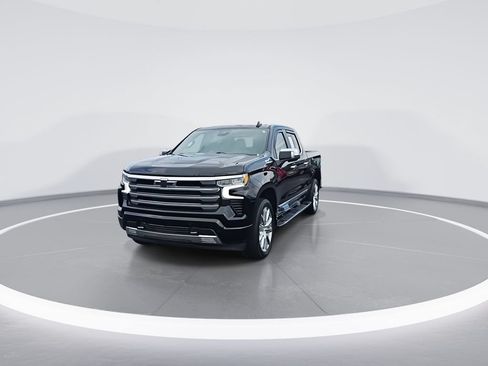 Used 2024 Chevrolet Silverado 1500 High Country w/ High Country Premium Package AWD/4WD image 3