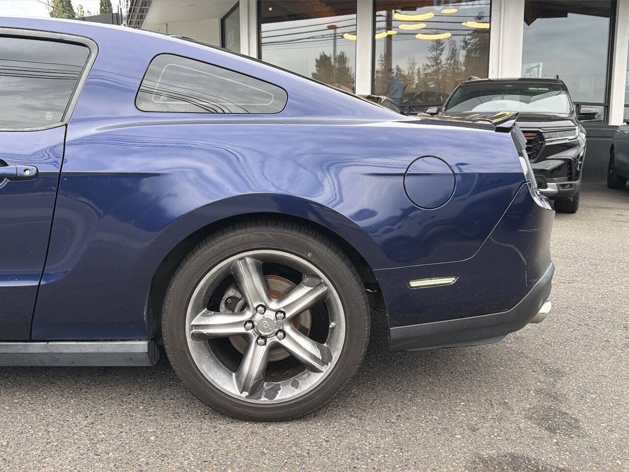 Used 2010 Ford Mustang GT Premium RWD image 4
