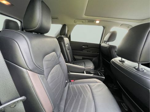 Used 2022 Nissan Pathfinder Platinum w/ Cargo Package AWD/4WD image 22