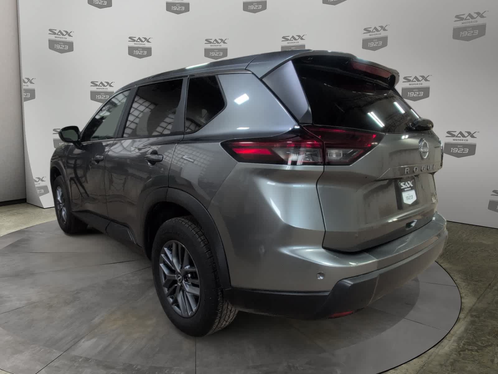 Used 2026 Nissan Rogue SV AWD/4WD image 3