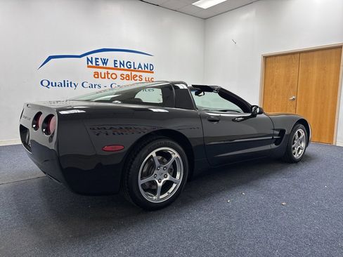 Used 2003 Chevrolet Corvette Coupe w/ Preferred Equipment Group RWD image 3