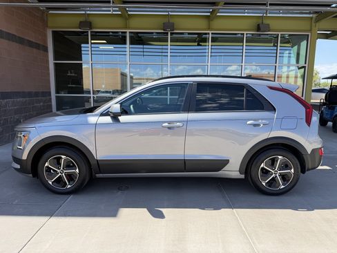Used 2025 Kia Niro LX FWD image 7
