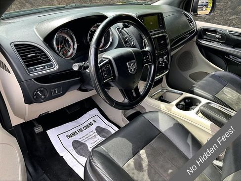 Used 2019 Dodge Grand Caravan SXT FWD image 11