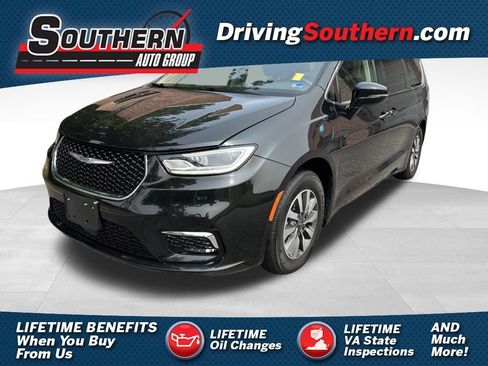 Used 2024 Chrysler Pacifica Limited FWD image 1