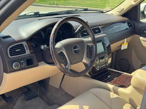 Used 2010 GMC Yukon XL Denali AWD/4WD image 28