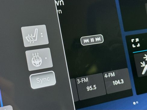 Used 2023 Chrysler Pacifica Touring-L FWD image 24