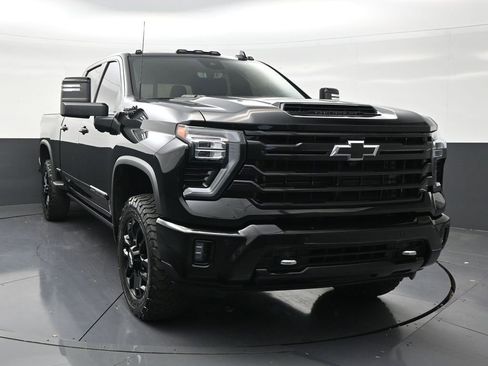 Used 2025 Chevrolet Silverado 2500 High Country w/ High Country Premium Package AWD/4WD image 7