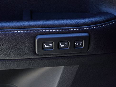 Used 2018 Toyota 4Runner Limited AWD/4WD image 19