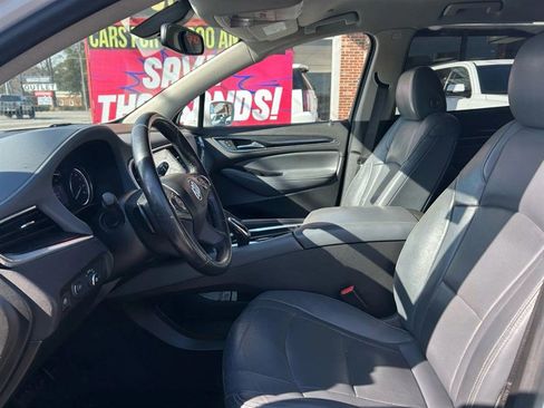 Used 2020 Buick Enclave Essence image 9