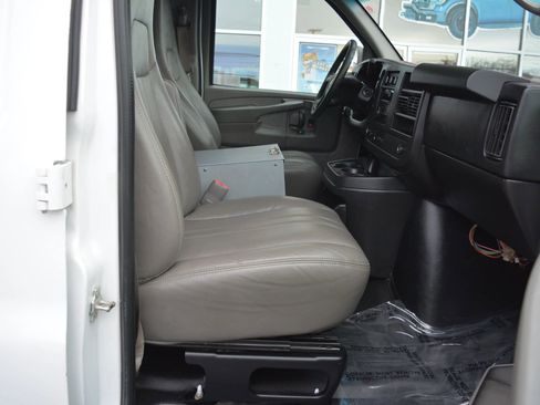 Used 2014 Chevrolet Express 2500 Extended image 13