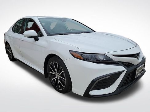 Used 2023 Toyota Camry SE w/ Cold Weather Package image 7