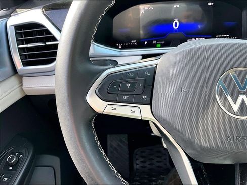 Used 2025 Volkswagen Taos SE w/ Panoramic Sunroof Package image 23