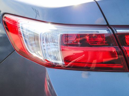 Used 2018 Acura ILX FWD image 9