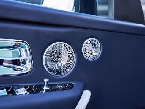 Used 2022 Rolls-Royce Cullinan w/ Cullinan Package image 38