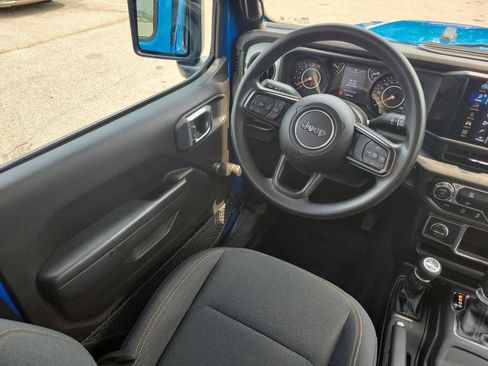 Used 2024 Jeep Gladiator Sport AWD/4WD image 16