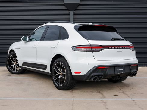 Certified 2024 Porsche Macan image 3