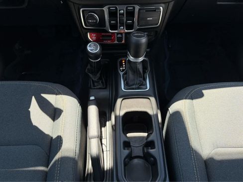 Used 2025 Jeep Gladiator Sport AWD/4WD image 22