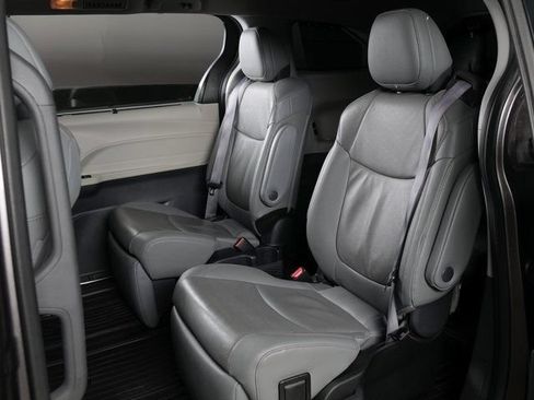 Used 2023 Toyota Sienna Limited AWD/4WD image 5