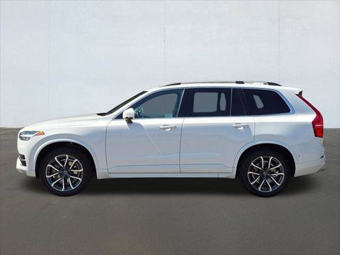 Used 2018 Volvo XC90 T5 Momentum w/ Convenience Package FWD image 2