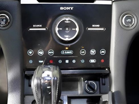Used 2019 Ford Taurus Limited FWD image 18
