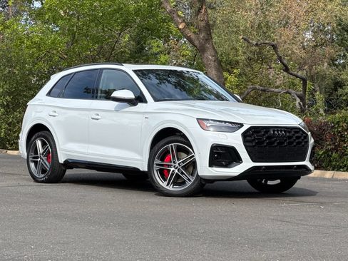 Certified 2024 Audi Q5 e Prestige w/ Prestige Package AWD/4WD image 2